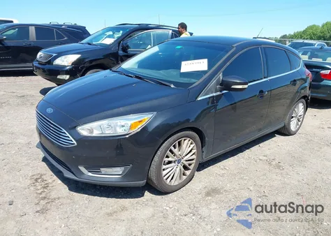 2015 Ford Focus Titanium z USA, uszkodzony, nr VIN 1FADP3N28FL325033